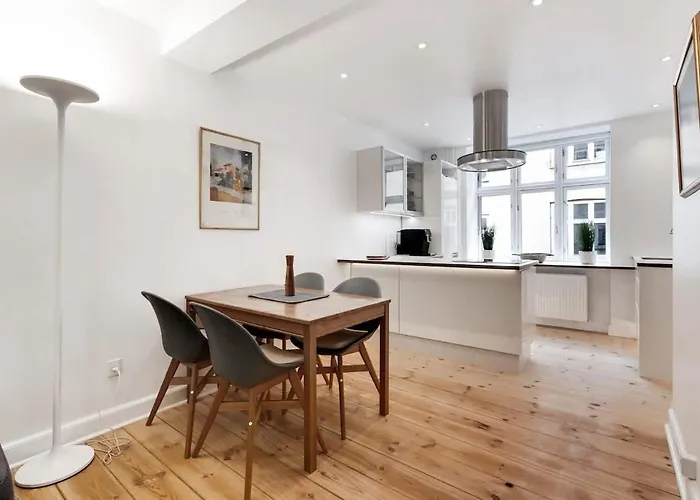 World 5th Coolest Street - Walk To Tivoli Lejlighed København