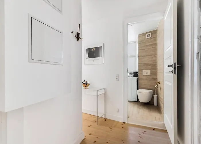 World 5th Coolest Street - Walk To Tivoli København